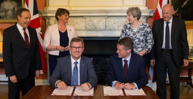 May llega a un acuerdo con los unionistas de Irlanda del Norte para un pacto de gobierno