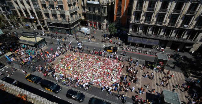 Los barceloneses redescubren el mosaico que Joan Miró donó a La Rambla