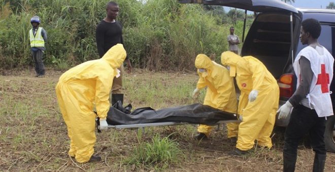 Al menos 4,3 millones de euros de la ayuda contra el ébola en África se perdió por fraude y corrupción