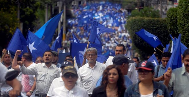 El oficialismo aplaude el escrutinio en Honduras y la oposición denuncia pucherazo