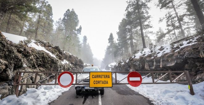 Veintidós kilómetros cortados por nieve en las carreteras españolas