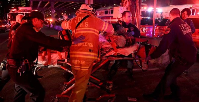Cinco fallecidos al estrellarse un helicóptero turístico en Nueva York