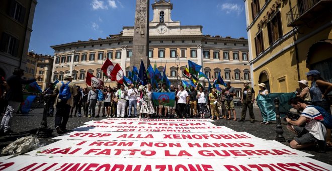 Gitanos protestan en Roma contra las políticas del Gobierno italiano