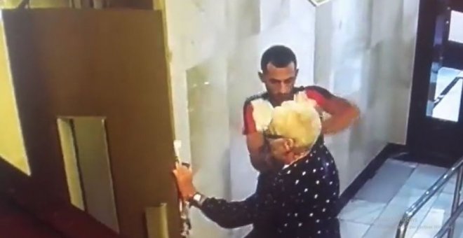 Dos ancianas pelean con un joven que les robó un collar en Bilbao