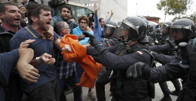 La Audiencia de Barcelona reabre una causa por las cargas policiales en un colegio el 1-O