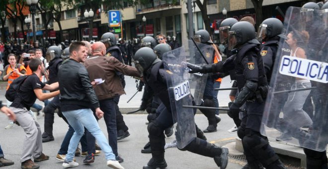 El juez imputa a 13 policías nacionales más por las cargas del 1-O en Barcelona