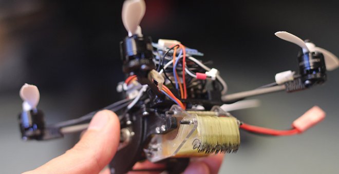 Desarrollan mini drones 'forzudos' capaces de trabajar en equipo