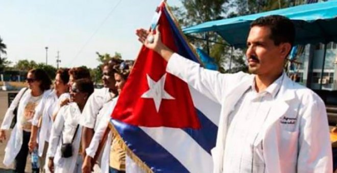Cuba retirará 11.400 médicos de Brasil tras las amenazas de Bolsonaro