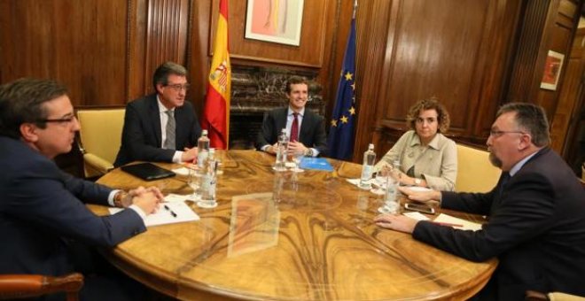 La reunión "constitucionalista" del PP acaba sin ninguna propuesta concreta y se limita a la defensa de la unidad de España