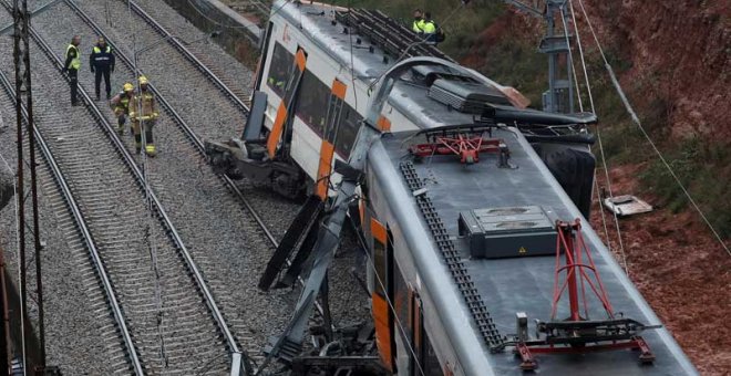 Un muerto y varios heridos al descarrilar un tren de cercanías en Vacarisses (Barcelona)