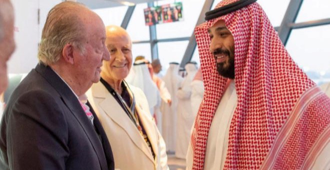 Podemos e IU censuran la foto del rey Juan Carlos con el príncipe saudí