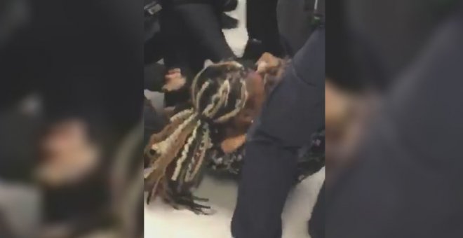 Polémica en Nueva York por el brutal arresto de una mujer que llevaba a su bebé en brazos