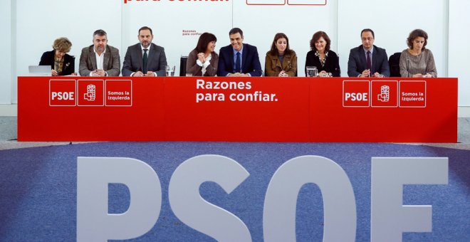 Tensió al grup del PSOE i preocupació entre els "barons", que demanen a Sánchez que actuï a Catalunya