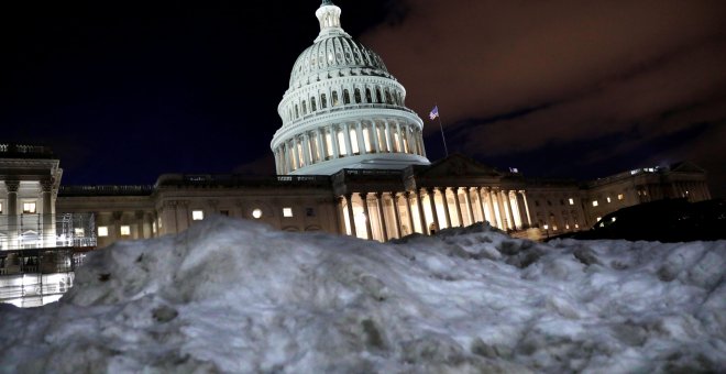 Tres muertos y miles de vuelos cancelados en EEUU por el fuerte temporal de invierno