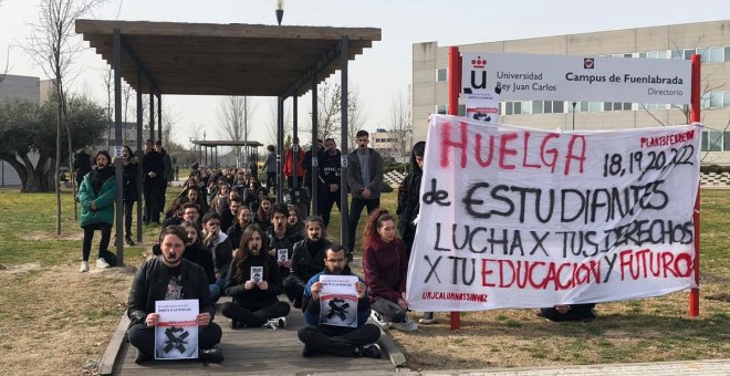 Estudiantes de la URJC bloquean la votación del Consejo de Gobierno que busca suprimir seis grados