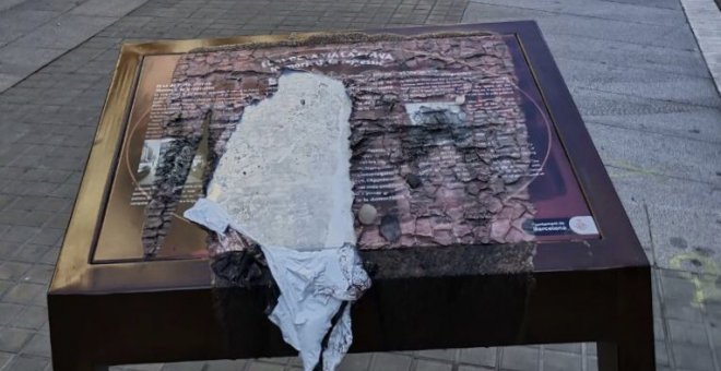 Les últimes víctimes de la tortura de la comissaria de Via Laietana: “Els atacs a la placa memorial continuaran”