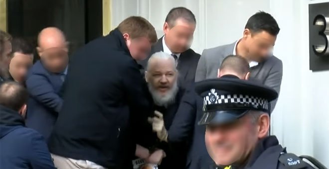 Assange, detenido en la embajada de Ecuador en Londres a petición de Estados Unidos