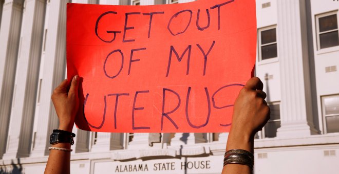 Alabama desafía la legalidad en EEUU y aprueba una ley que prohíbe el aborto incluso en casos de violación e incesto