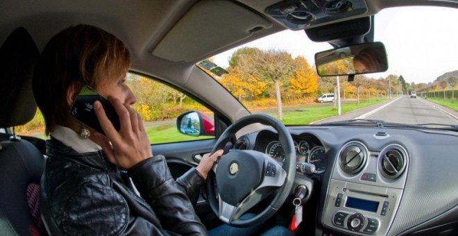 El 17% de los conductores reconoce que escribe en el móvil mientras conduce
