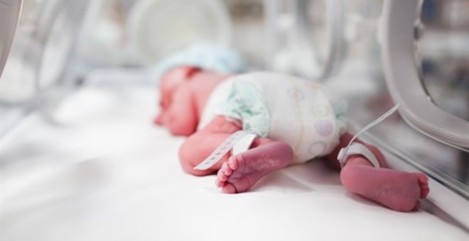 Nace un bebé en la República Checa tras pasar cuatro meses en el vientre de su madre con muerte cerebral