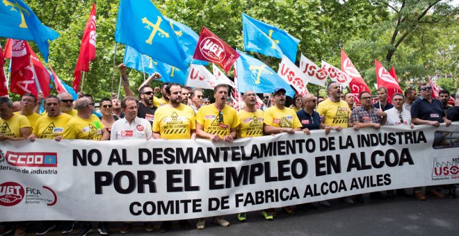 Los trabajadores de Alcoa reclaman ante Industria una solución para las plantas de Avilés y A Coruña