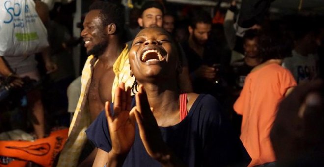 Los migrantes del Open Arms llegan por fin a Lampedusa tras 19 días de pesadilla en el mar