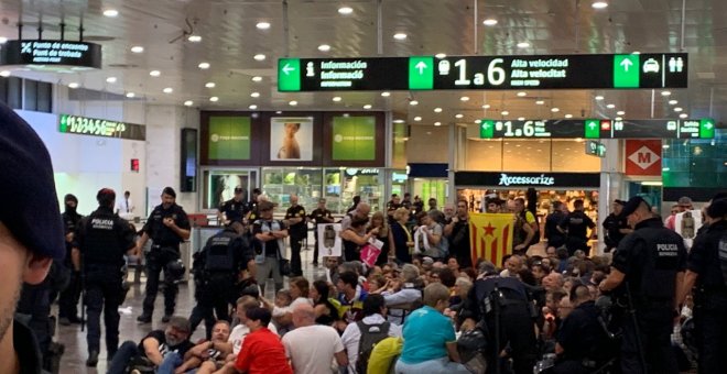 Els CDR convoquen un "bloqueig total" a nou estacions de tren de Barcelona