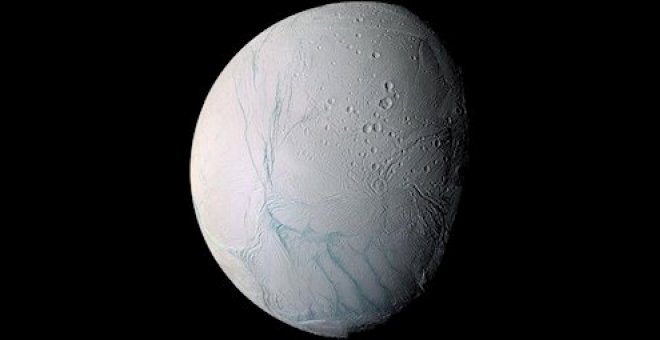 La misteriosa superficie atigrada del satélite Encélado de Saturno ya tiene explicación