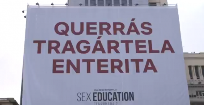 Retirado de la fachada del Círculo de Bellas Artes un cartel promocional de Netflix