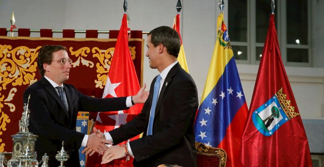 Almeida y Villacís otorgan las llaves de oro de Madrid a Juan Guaidó