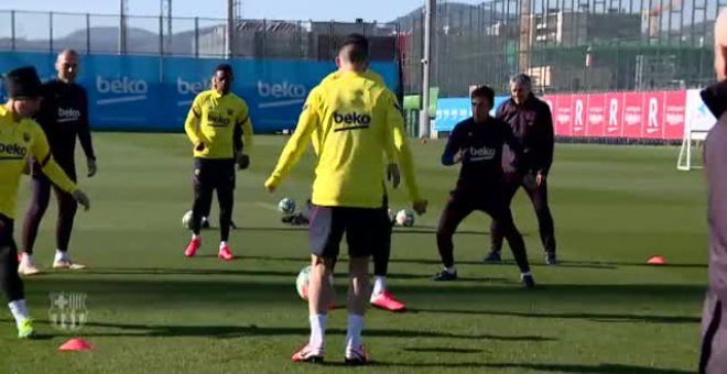 El FC Barcelona acude a entrenar