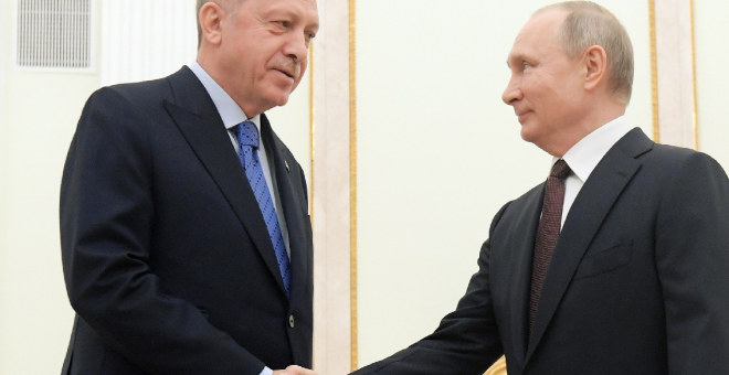 Macron y Erdogan hablan con Putin para intentar un alto el fuego que el presidente ruso rechaza si no se cumplen sus objetivos