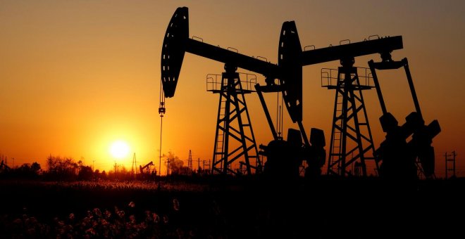 El petróleo se hunde a niveles de 2016 por el desacuerdo entre Rusia y la OPEP