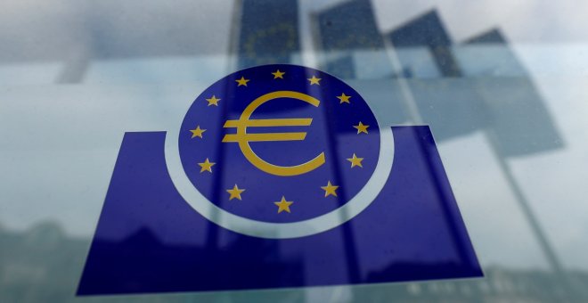 El BCE lanza un programa de compra de deuda por 750.000 millones para tranquilizar a los mercados