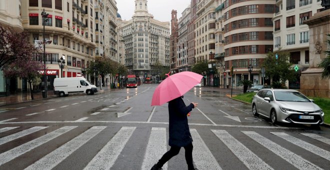 España registra más de 100.000 contagios y 9.000 fallecidos pero logra reducir la curva