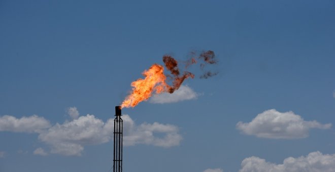 Los países de la OPEP+ acuerdan un recorte en la producción de petróleo de 9,7 millones de barriles diarios