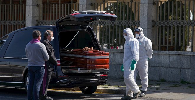 La OMS señala que la covid provocó más de cien mil muertes en España en dos años