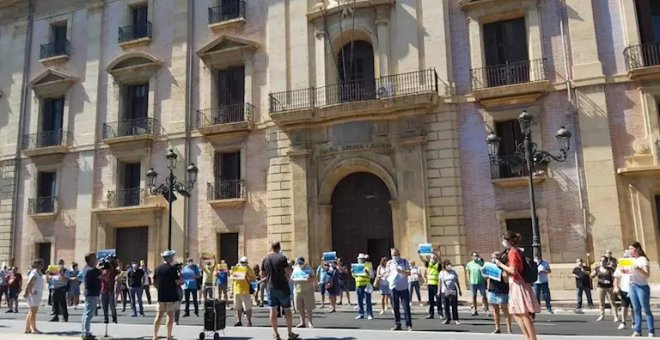 Una manifestación en València contra las sentencias del Supremo sobre el valenciano: "Atentan contra el autogobierno"