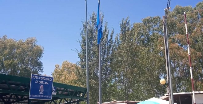 Izan la bandera azul en la playa de interior de Orellana (Badajoz)