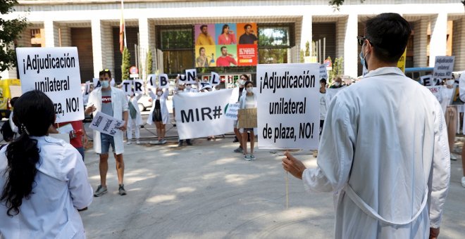 Los médicos residentes anuncian una huelga indefinida tras la negativa de Madrid a negociar un convenio