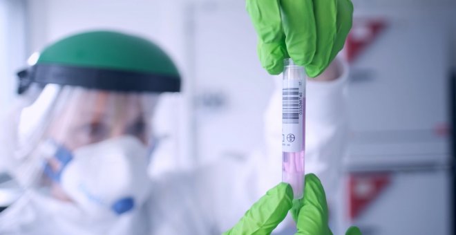 La OMS constata nuevo récord de casos y suspende los ensayos con hidroxicloroquina