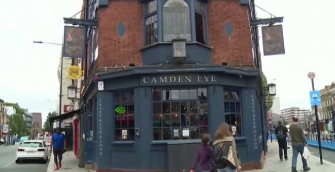 Reino Unido vuelve a abrir pubs, restaurantes, hoteles y tiendas tras la pandemia
