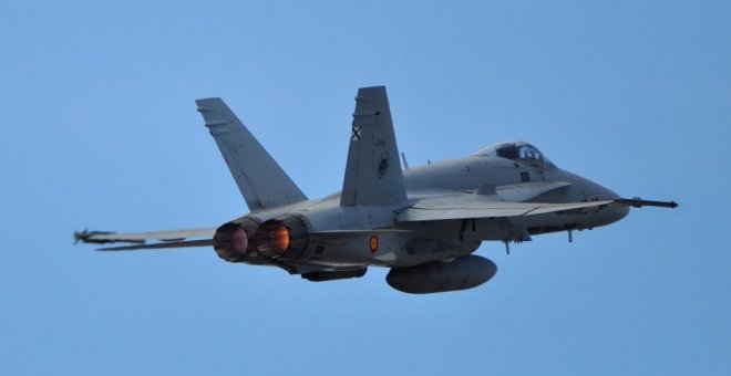 Un caza F-18 se estrella en la Base Aérea de Zaragoza y el piloto consigue eyectarse a tiempo