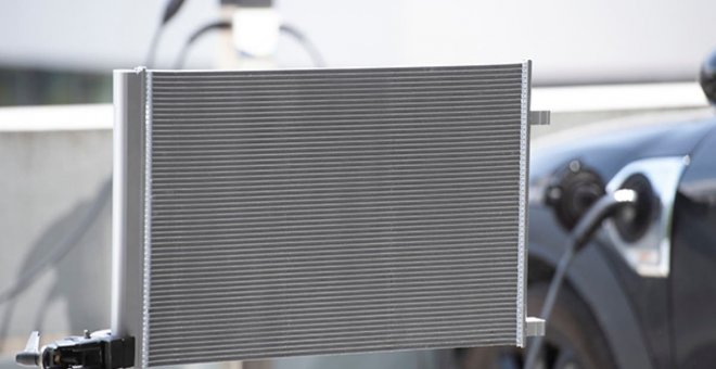 MAHLE lanza un nuevo condensador para refrigerar los coches eléctricos durante cargas rápidas