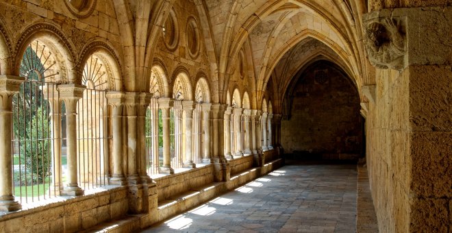 ¿Por qué el patrimonio histórico de Francia y Portugal es propiedad de sus ciudadanos y en España, de la Iglesia?