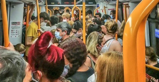 Críticas a la Comunidad por las aglomeraciones en el Metro de Madrid