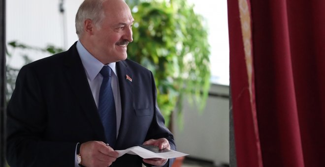 La UE dice que las elecciones de Bielorrusia no fueron "libres" y amenaza con sancionar