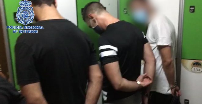 Policía desaloja una sauna en Madrid con unas 100 personas sin mascarilla