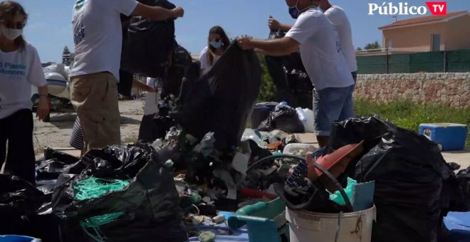 30 voluntarios recogen 330 kg de plásticos en Menorca