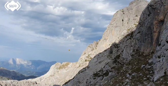 Emergencias de Asturias rescatan a cuatro montañeros desorientados en el Pico Requexón
